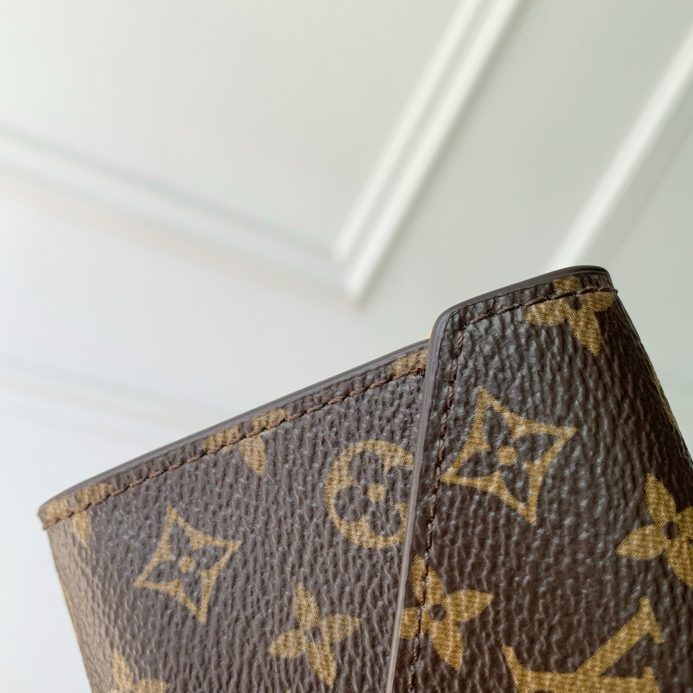 Louis Vuitton Pouch Metis Belt