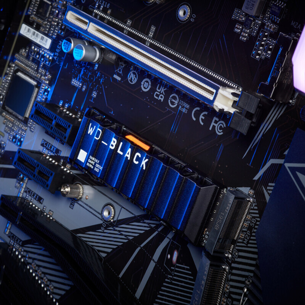 Твердотельный накопитель Western Digital WD SN850X 2ТБ M.2 с радиатором c RGB подсветкой