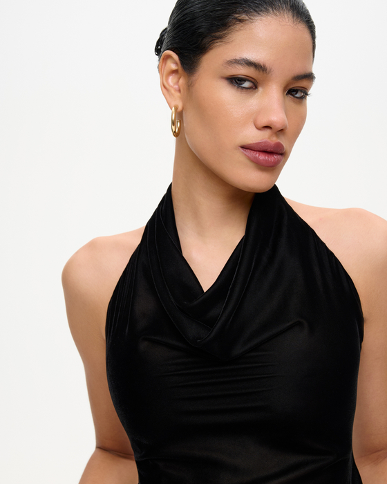 Топ из бархата с вырезом халтер