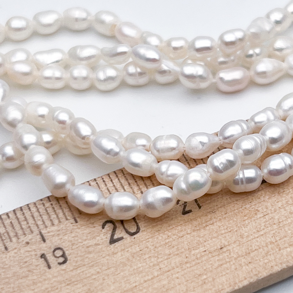 Жемчуг, размер около 4,5-4,8*3,8-4 мм, цена за отрезок 18 см (1/2 нити)