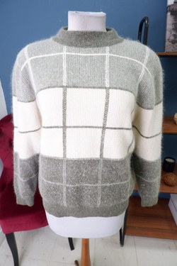 Свитер с шерстью 48 размер