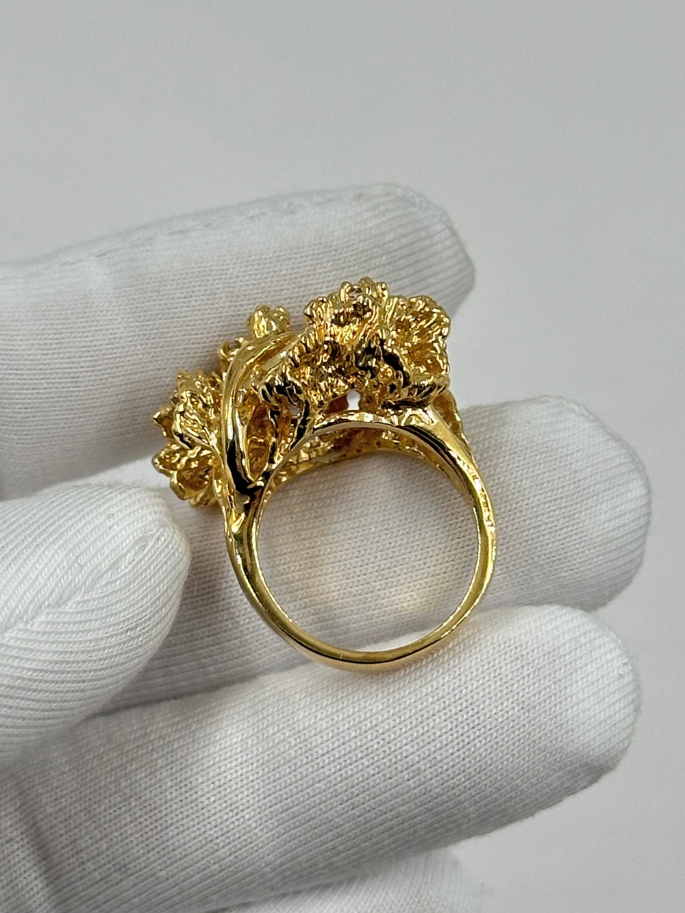 Кольцо с кристаллами