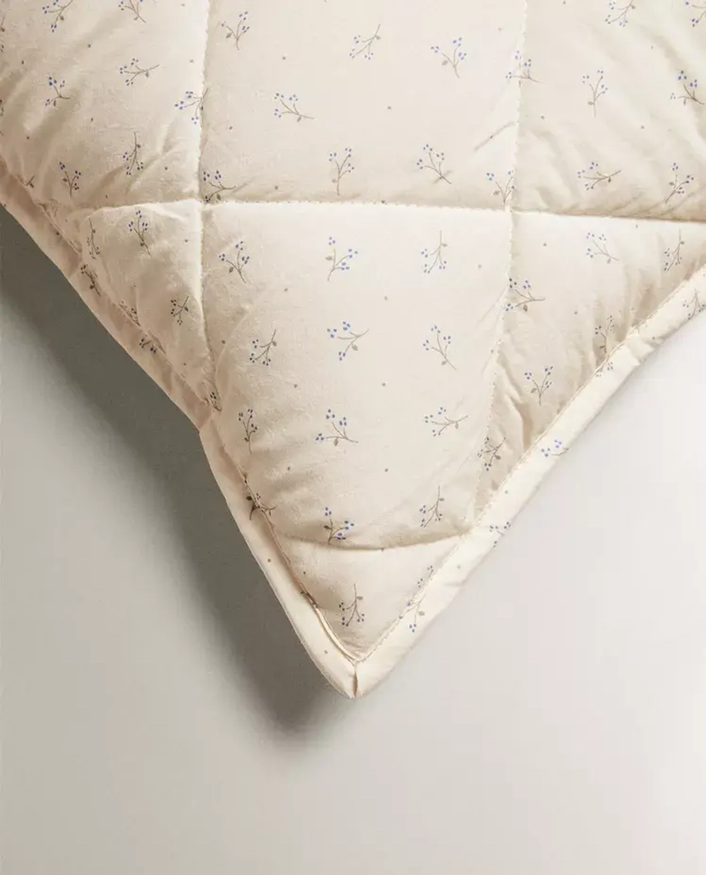 ZARA HOME ДЕТСКАЯ НАВОЛОЧКА С ЦВЕТОЧНЫМ ПРИНТОМ, ЭКРЮ