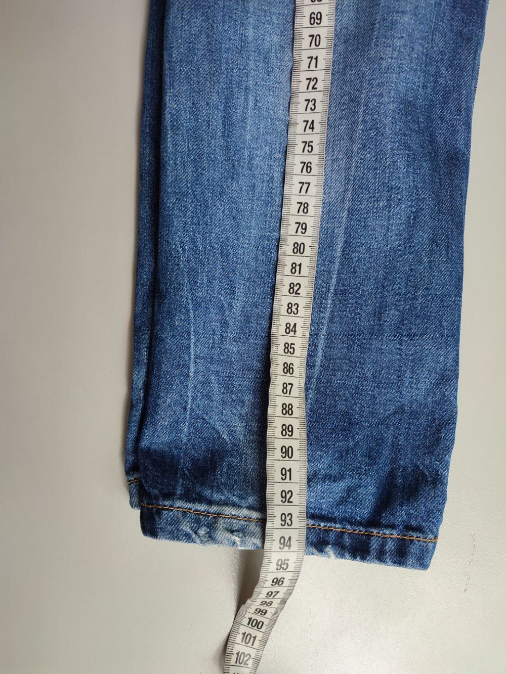 Джинсы Sisley рваные, качественные 44 размер