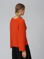 Женский джемпер с прорезями