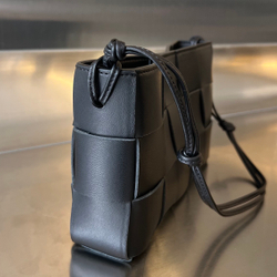 Bottega Veneta Cassette Pouch On Strap 22 cm