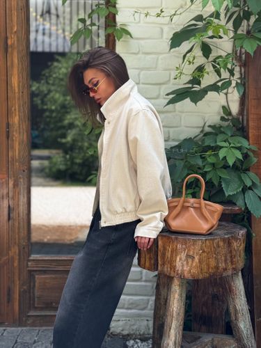 Кожаная сумка-мини в бежевом цвете