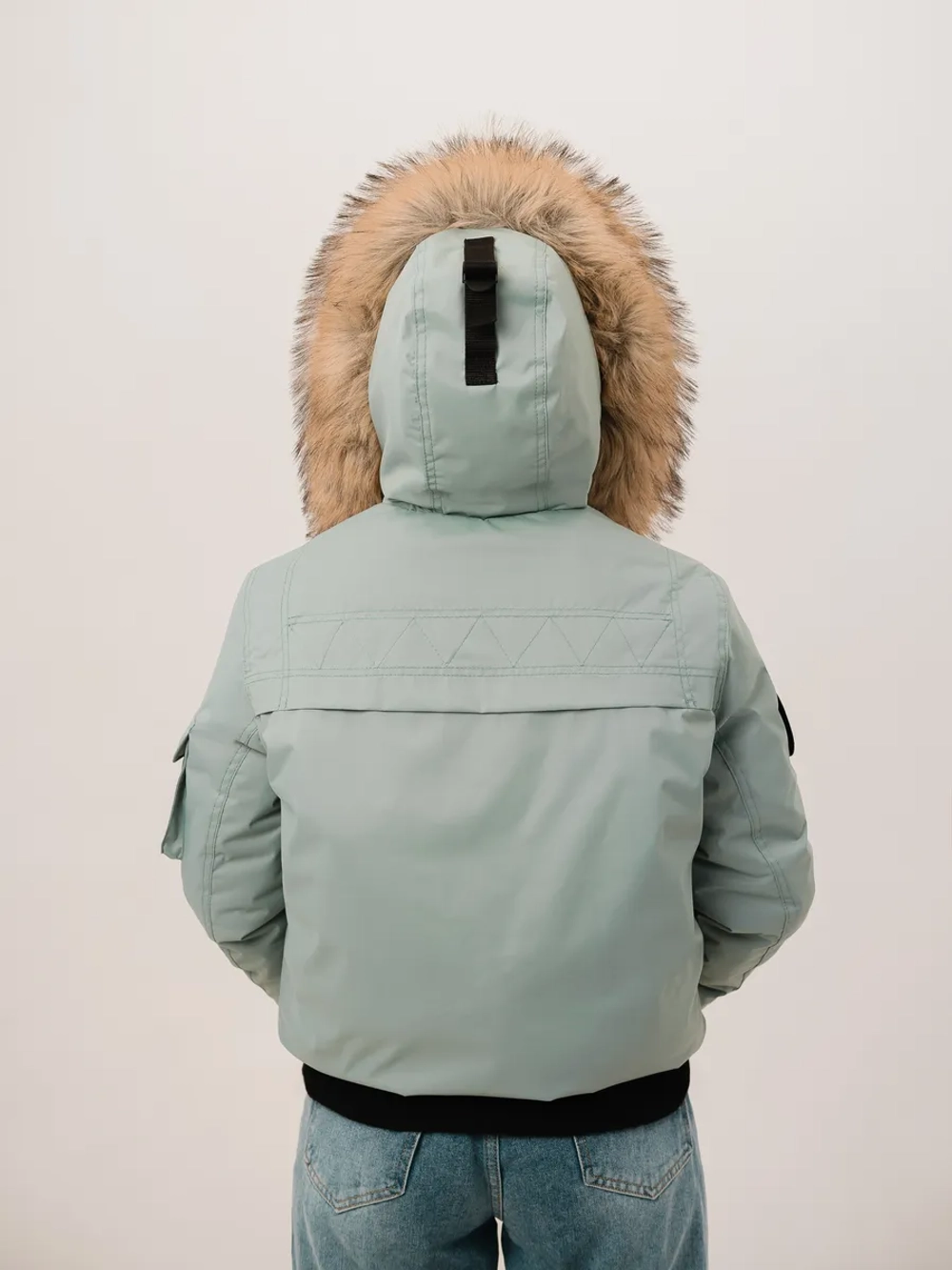 Куртка зимняя короткая с капюшоном