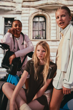 ZARA ФУТБОЛКА С КОНТРАСТНЫМИ ДЕТАЛЯМИ ИЗ МОДАЛА, КОРИЧНЕВЫЙ