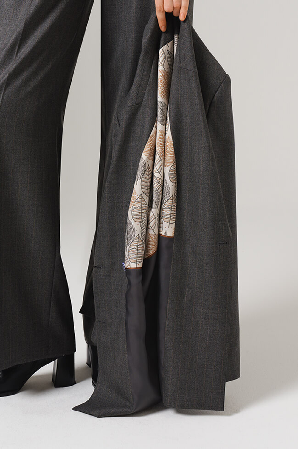 0107 Пальто женское (темно-серый елочка)