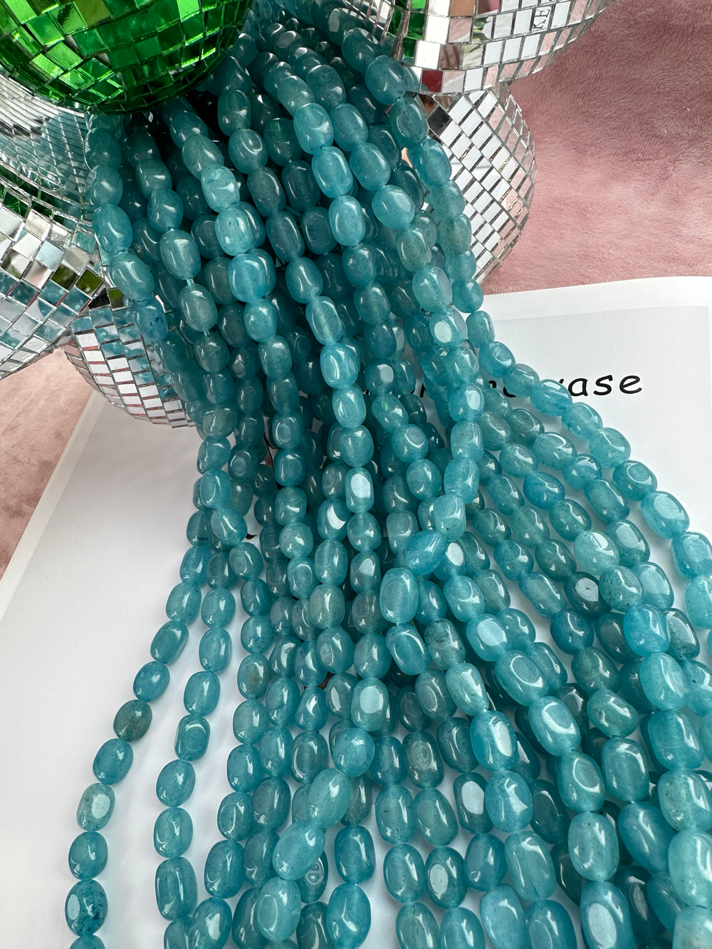 Нить бусин из тонированного кварца 7-8мм (галтовка)