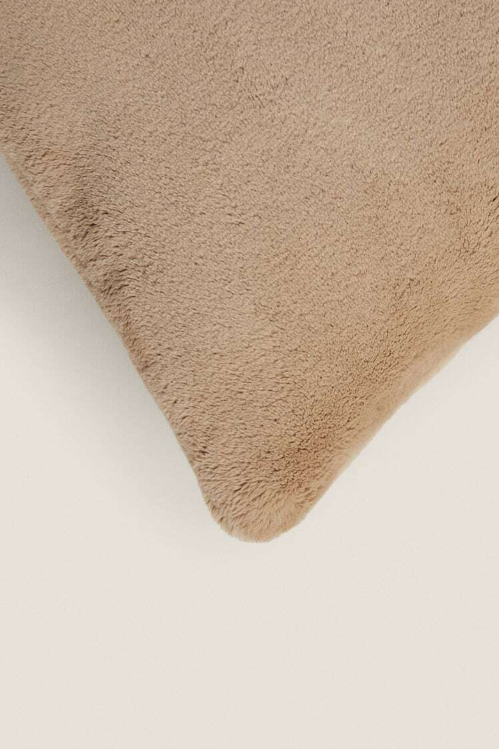 ZARA HOME ОДНОТОННЫЙ ЧЕХОЛ ДЛЯ ДЕКОРАТИВНОЙ ПОДУШКИ ИЗ ФЛИСА, БЕЖЕВЫЙ