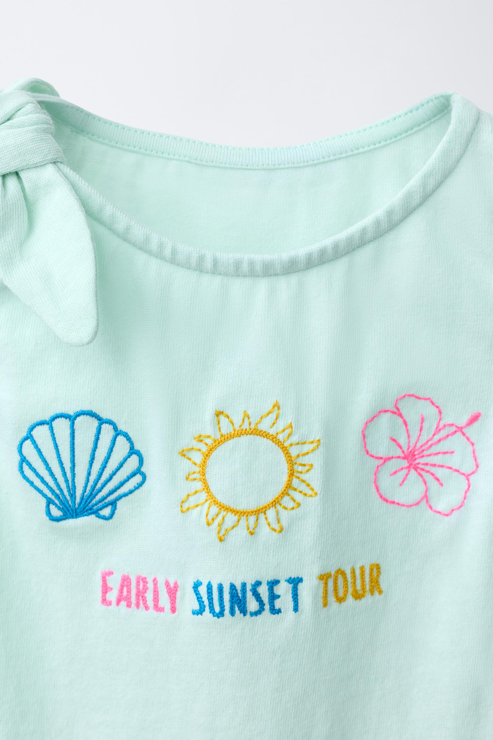 ZARA ФУТБОЛКА С УЗЛОМ И ТРОПИЧЕСКОЙ ВЫШИВКОЙ, ЦВЕТ МОРСКОЙ ВОЛНЫ