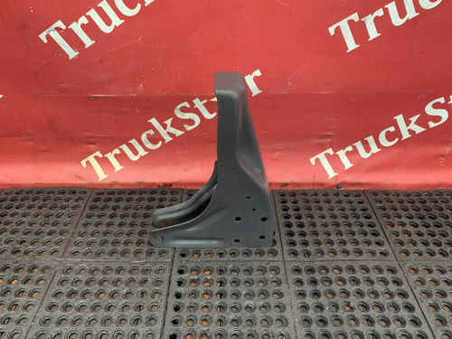 Кронштейн замка кабины правый 2017г