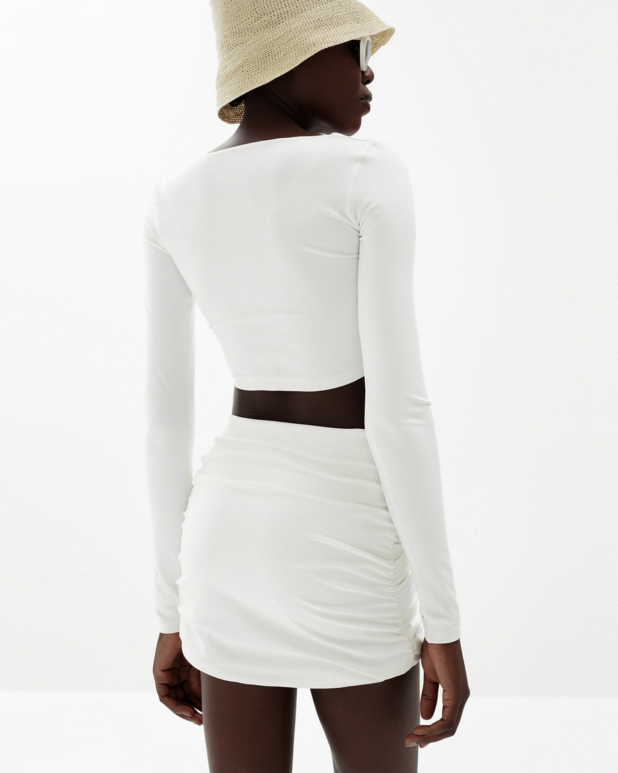 №031 Топ (белый) с глубоким вырезом