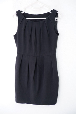 Платье лаконичное черное 42 размер