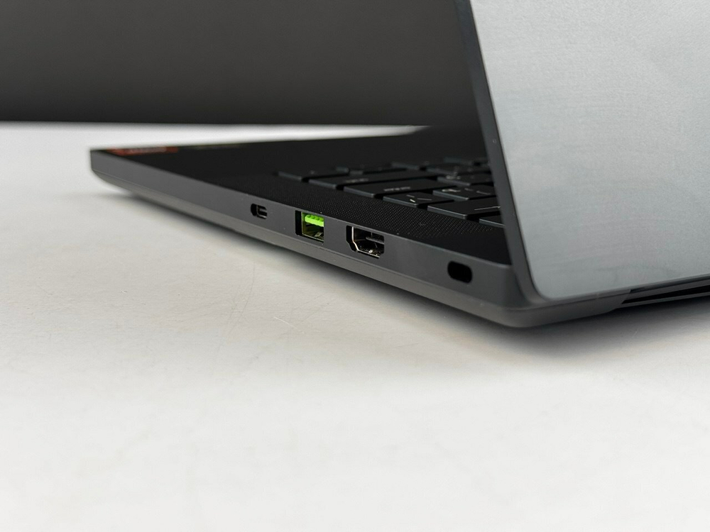 Игровой Ноутбук Razer Blade 14 RZ09-0508 AMD Ryzen 9 8945HS/32GB(DDR5)1TB(SSD)/RTX4070(8GB)/2K+(2560x1600)/IPS/240Hz/300nit/Win11