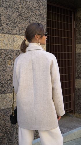 Двубортный бежевый пиджак из шерсти