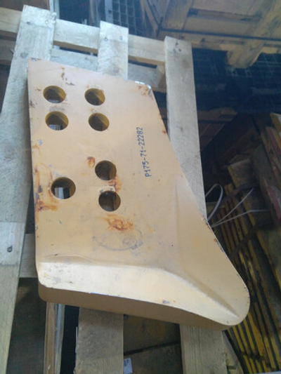 Нож Komatsu D155 боковой правый 175-71-22282