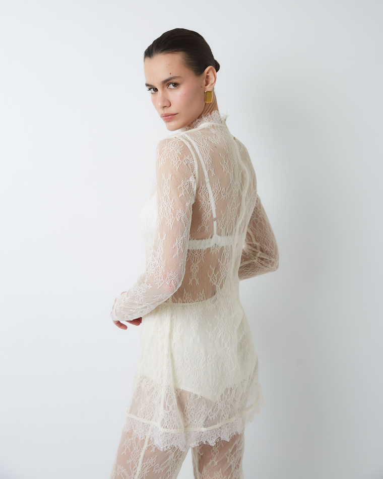 Топ из тонкого кружева молочный