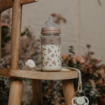 Стеклянная бутылочка для кормления Suavinex Poetry SX PRO 240 мл, средний поток, 3 мес+, коричневая