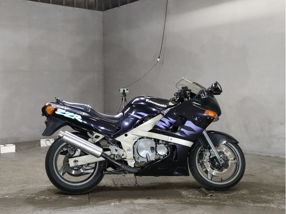 Kawasaki ZZ-R400 043778