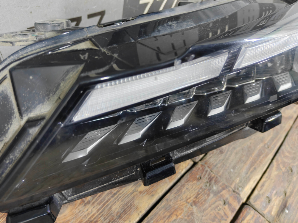 Фара левая LED Geely Coolray 23-нв Б/У Оригинал 7051055300