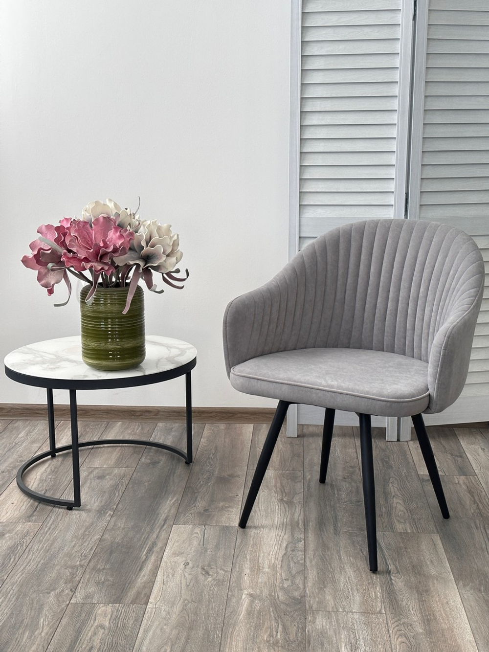 Стул М-City DISAUR Авиор (Avior) поворотный на поворотный на 360 градусов, B22 Серый, Велюр, Черный каркас