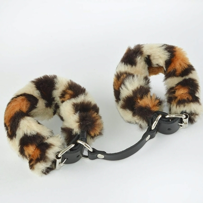 Черные кожаные наручники со съемной леопардовой опушкой (Цвет: черный с леопардовым)