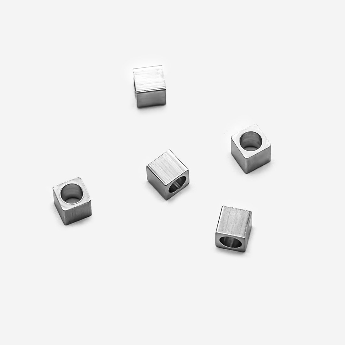 Бусина-разделитель в форме кубика 4мм, сталь без покрытия