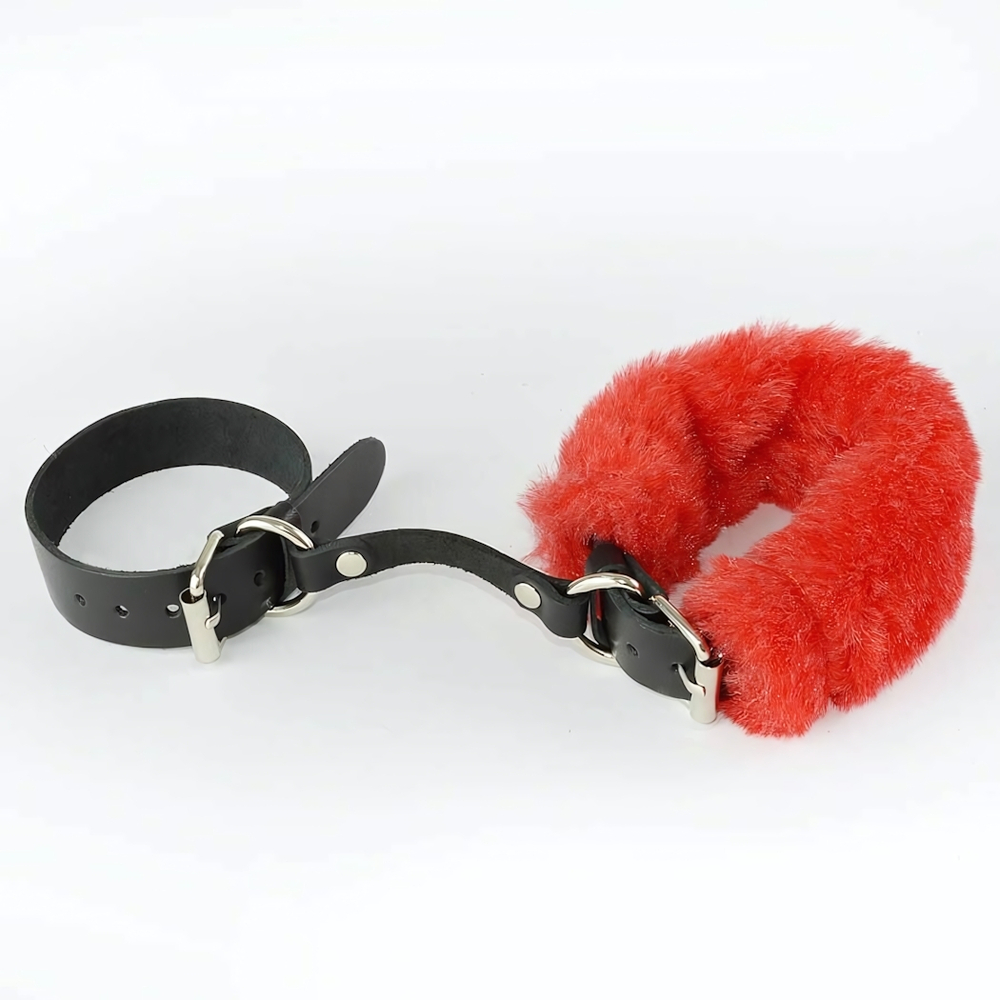Черные кожаные наручники со съемной красной опушкой (Цвет: черный с красным)