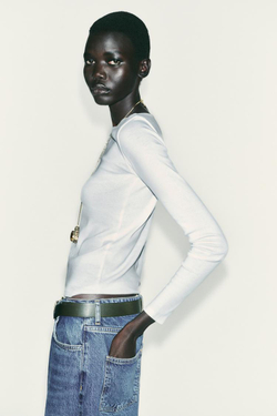 ZARA ХЛОПКОВАЯ ФУТБОЛКА С ВЫРЕЗОМ ЛОДОЧКОЙ, БЕЛЫЙ