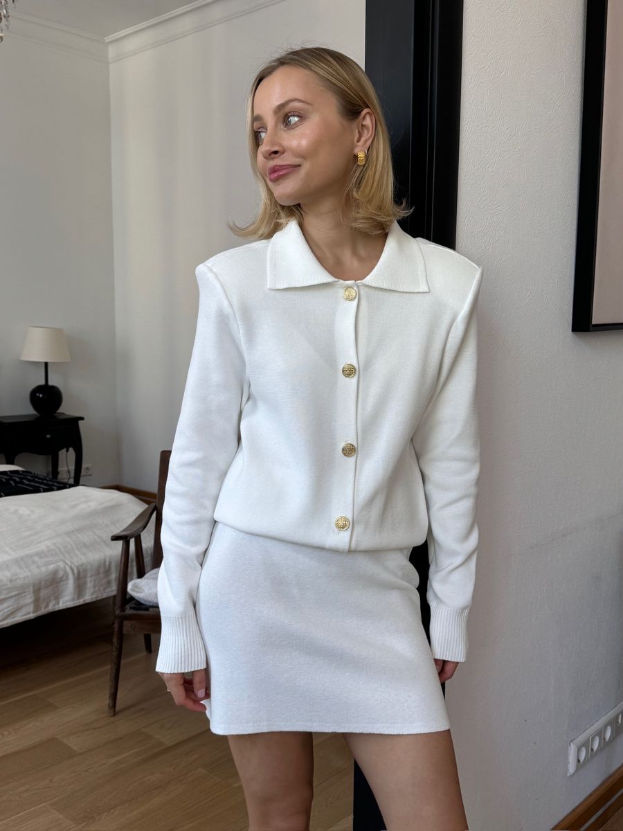 Костюм из вискозы с плечиками молочный