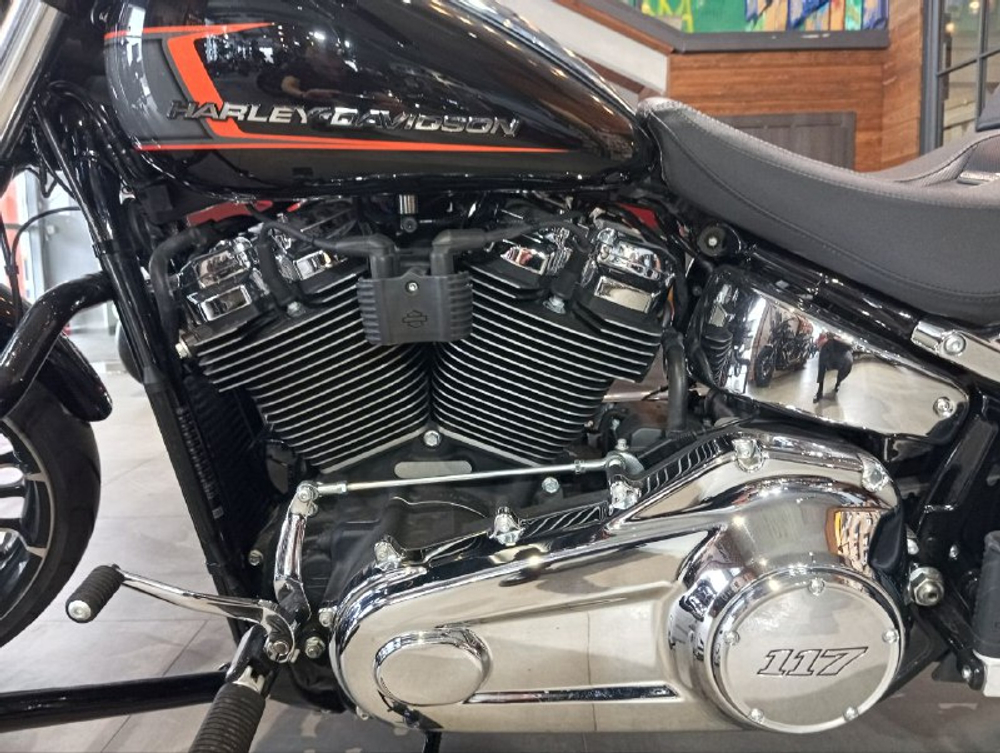 Harley-Davidson BREAKOUT 117 (Vivid Black) с НДС