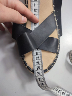 Босоножки 2-Bizzy на танкетке 40 размер