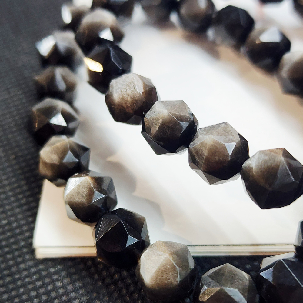 Обсидиан серебристый, фантазийная огранка, размер ~9.5 -10мм, штучно