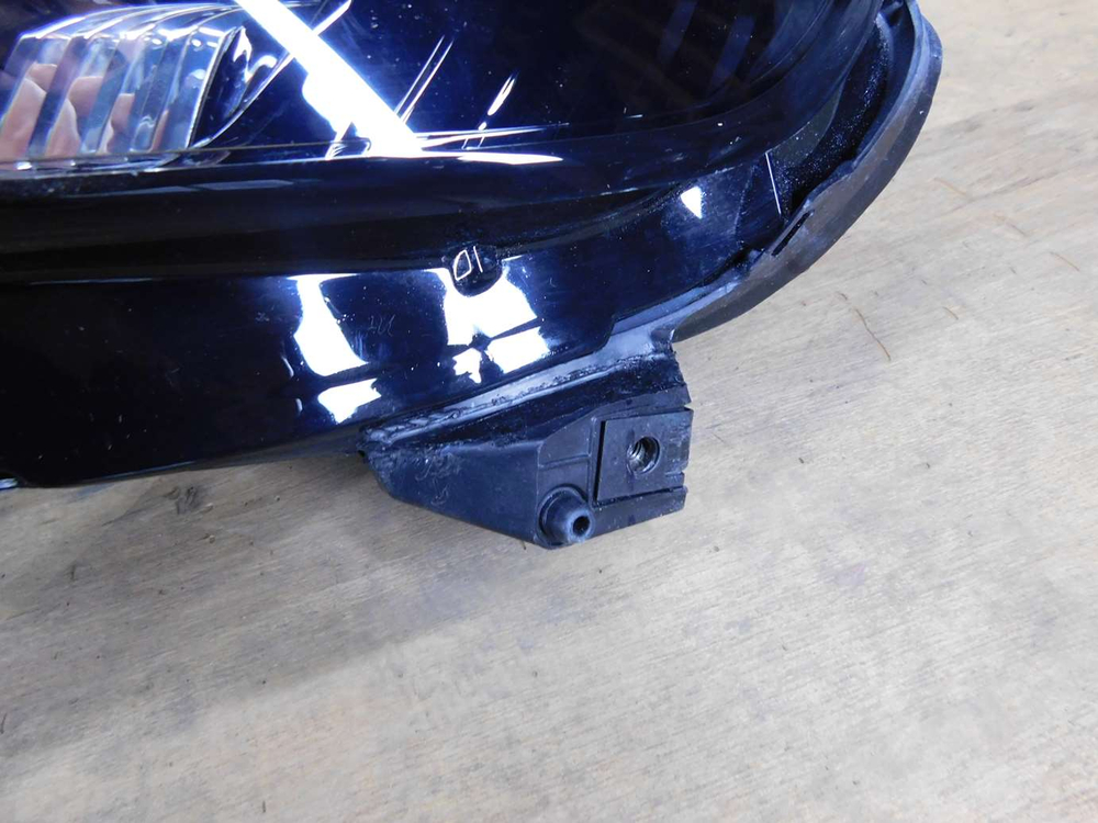 противотуманная фара левая Suzuki Fronx WDB3S