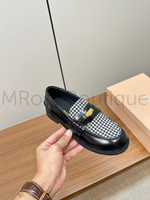 Кожаные черно-белые лоферы Miu Miu женские