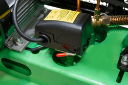 Масляный компрессор ECO "AE-1005-B1", мощность 2.2кВт, ресивер 100л