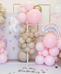 Фотозона из розовых воздушных шаров "Принцессе"