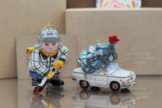 Фарфоровые статуэтки и подвесные игрушки
