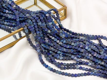Нить бусин из лазурита "Сердечки" 6мм