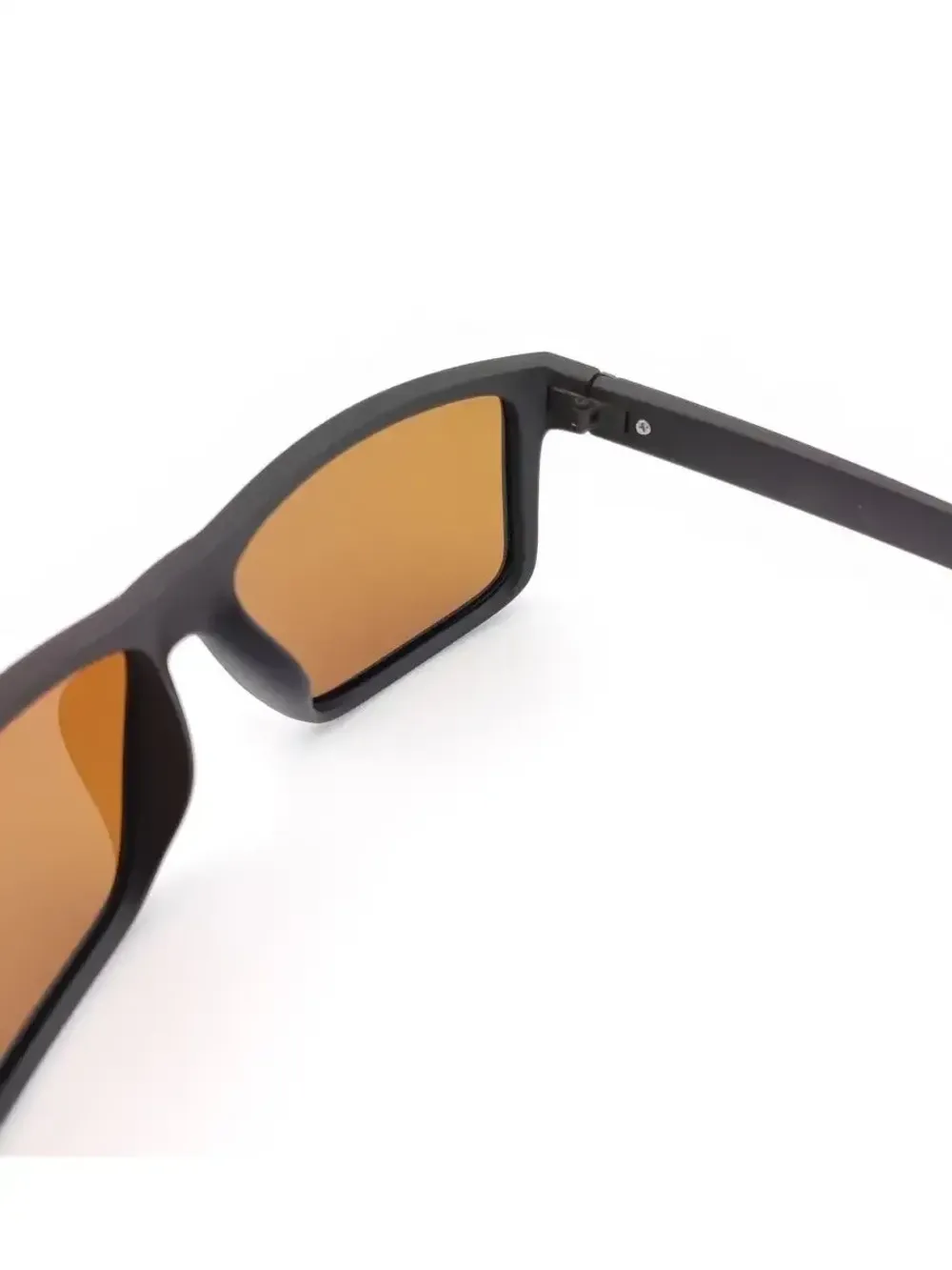 Солнцезащитные очки с поляризацией