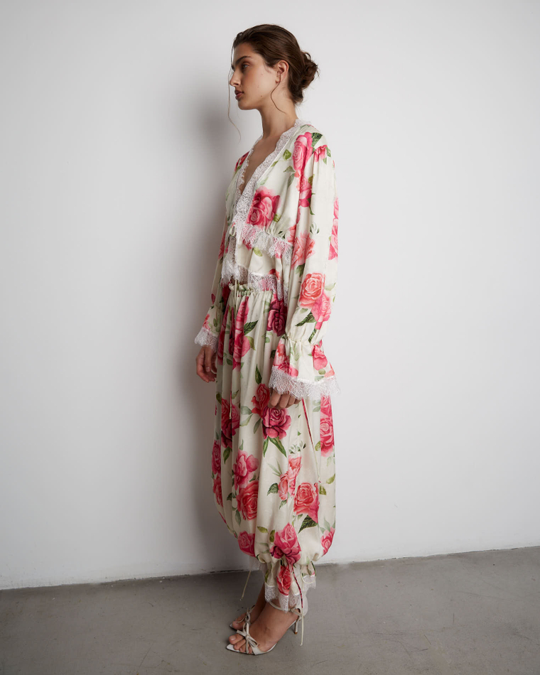 Блуза из вискозы с кружевной лентой розы молочный