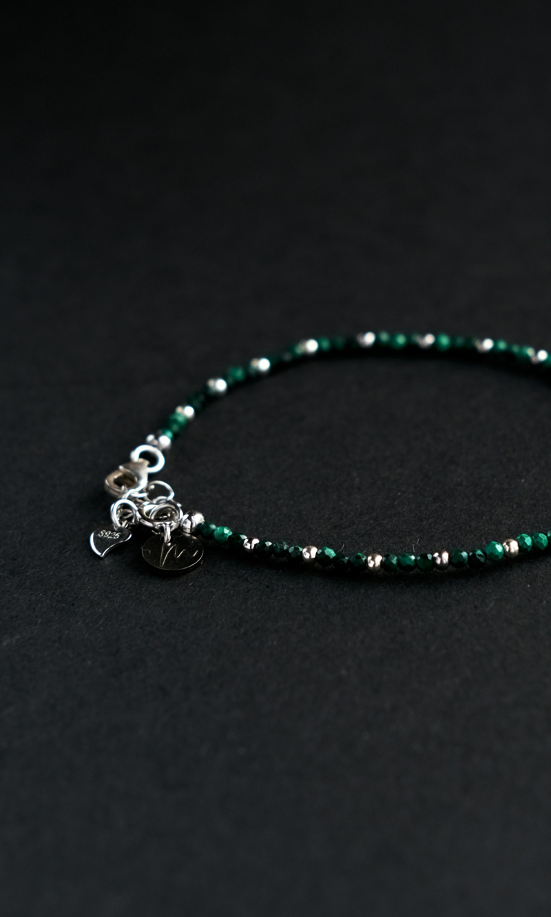 Браслет "Memo about Health" из малахита с серебряными бусинами на замочке