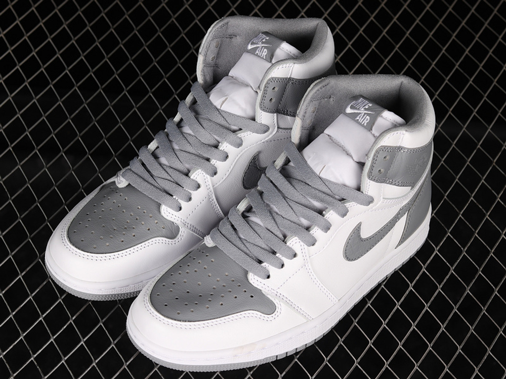Jordan 1 Retro High OG Stealth