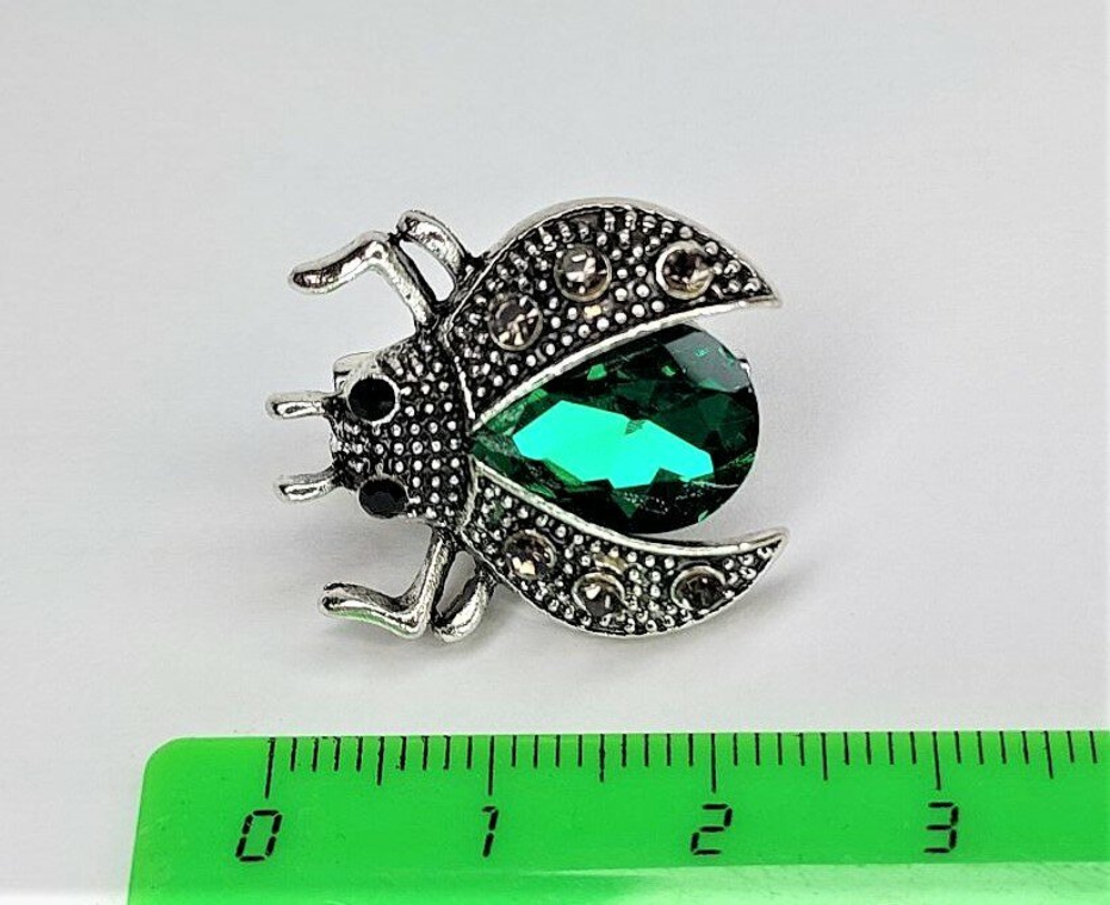 Брошь. Украшение  брошка "Жук" с зеленым камнем. Символом перерождения, начала новой жизни.