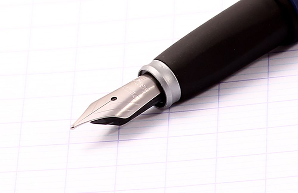 Перьевая ручка Diplomat Magnum Softtouch white F (D20000559) 1