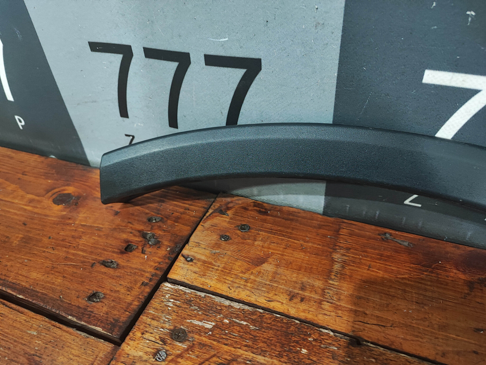 Накладка переднего бампера Toyota RAV4 IV (XA40) 15-19 Б/У Оригинал 5211242110