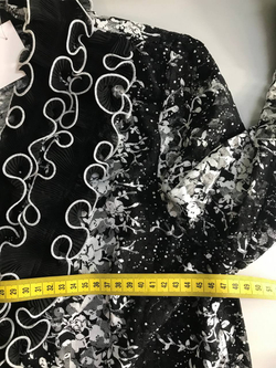 Блузка для яркого образа, визуально на 50 размер